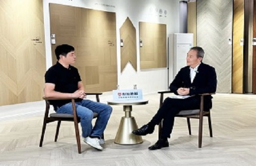 大咖品鑒 行業(yè)堅守|王石再次蒞臨世友地板總部，探尋2024世友新品背后奧秘